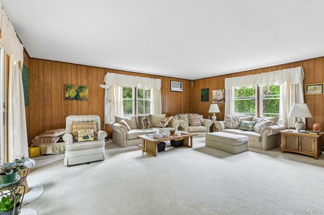 7 Diana Hill, Huntington, NY 11743