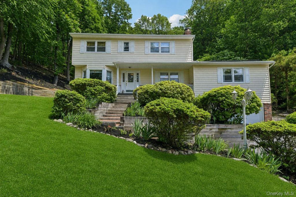 7 Diana Hill, Huntington, NY 11743
