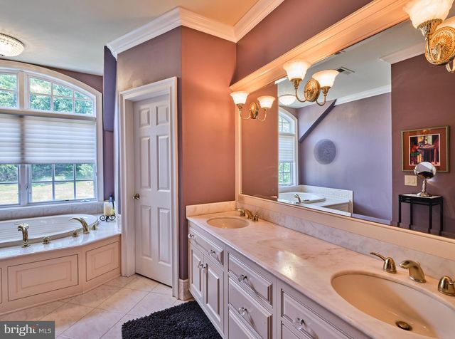 6020 ATKINSON RD, New Hope, PA 18938