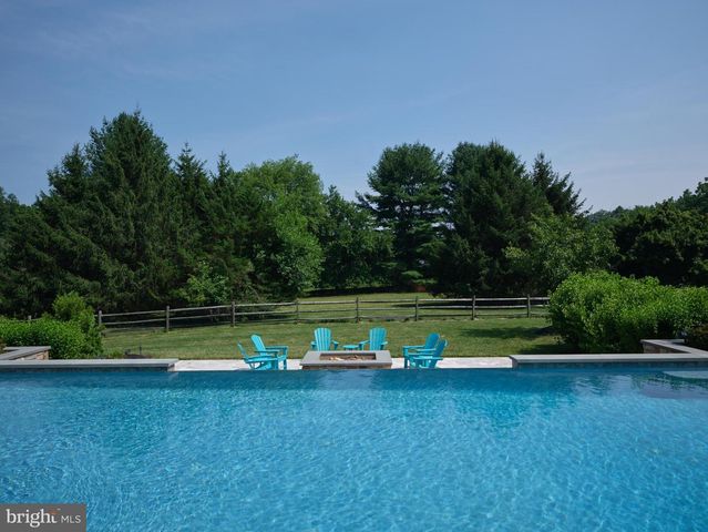 6020 ATKINSON RD, New Hope, PA 18938