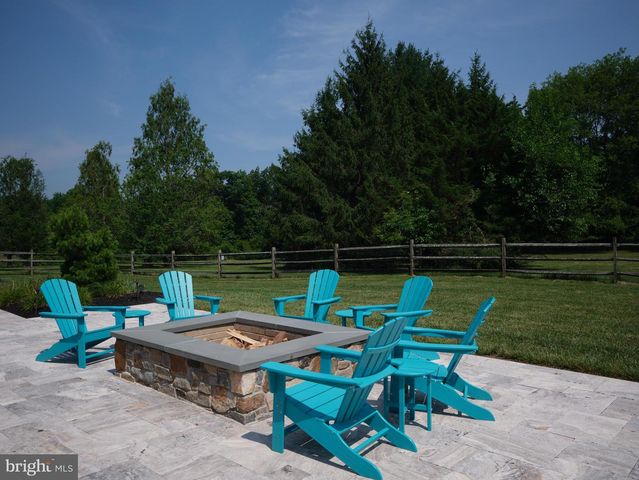 6020 ATKINSON RD, New Hope, PA 18938