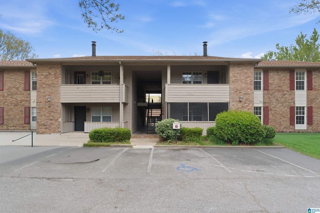 1007 Patton Creek Ln, Hoover, AL 35226