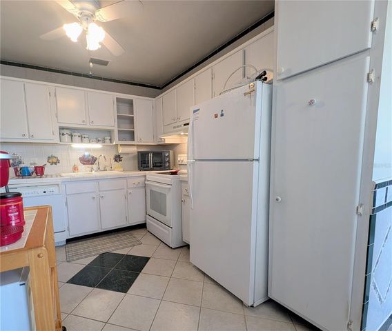 8055 112TH STREET 403, Seminole, FL 33772
