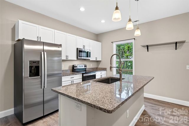 88 Walker Street, Black Mountain, NC 28711