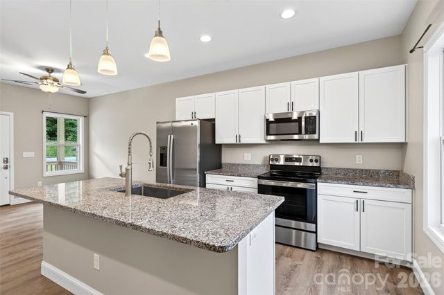 88 Walker Street, Black Mountain, NC 28711