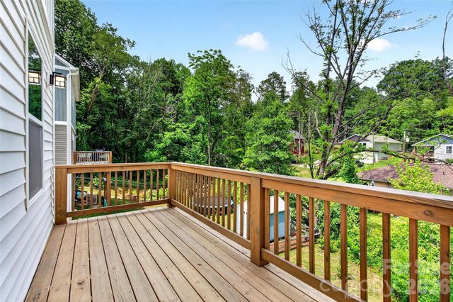 88 Walker Street, Black Mountain, NC 28711