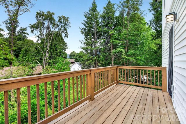 88 Walker Street, Black Mountain, NC 28711