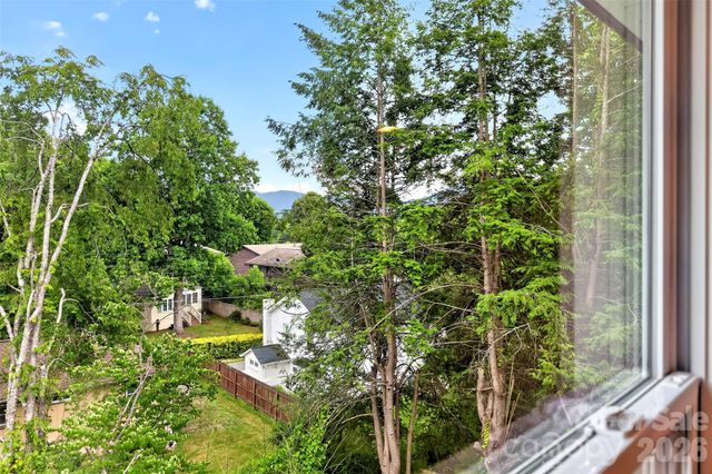 88 Walker Street, Black Mountain, NC 28711