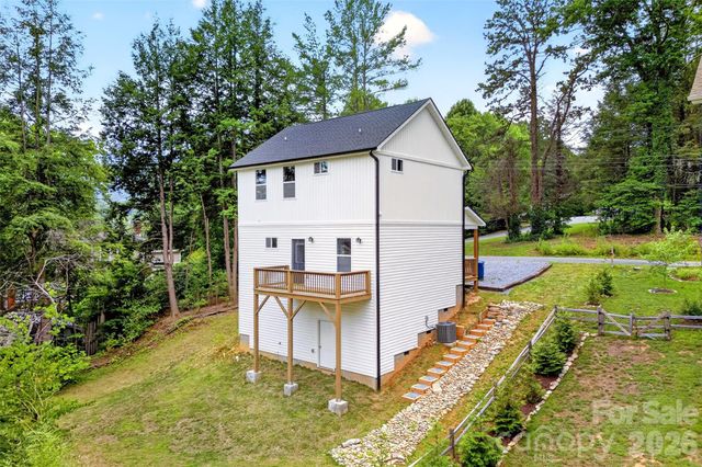 88 Walker Street, Black Mountain, NC 28711
