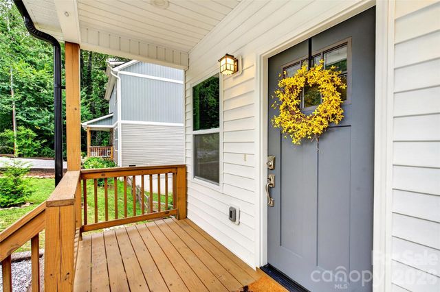 88 Walker Street, Black Mountain, NC 28711