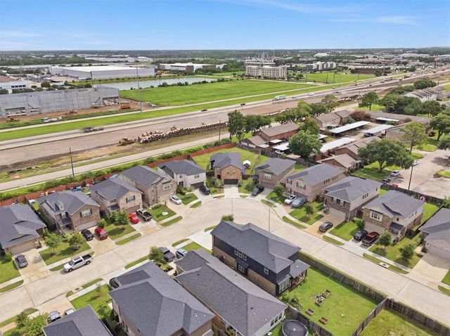 132 Wedgewood Trace Lane, La Porte, TX 77571