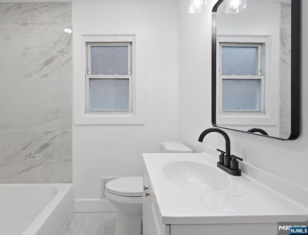 284 2nd Avenue, Newark, NJ 07107