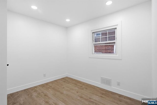 284 2nd Avenue, Newark, NJ 07107