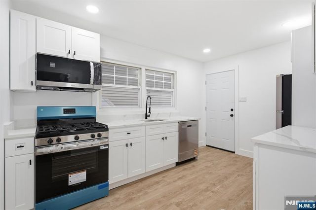 284 2nd Avenue, Newark, NJ 07107