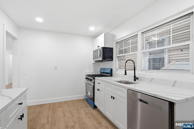 284 2nd Avenue, Newark, NJ 07107
