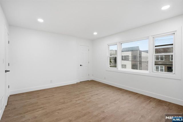 284 2nd Avenue, Newark, NJ 07107