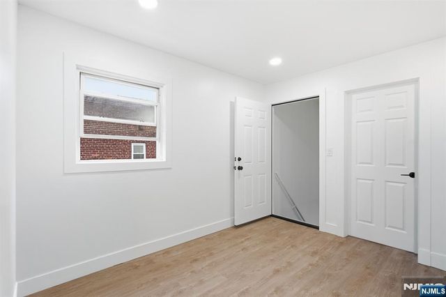 284 2nd Avenue, Newark, NJ 07107