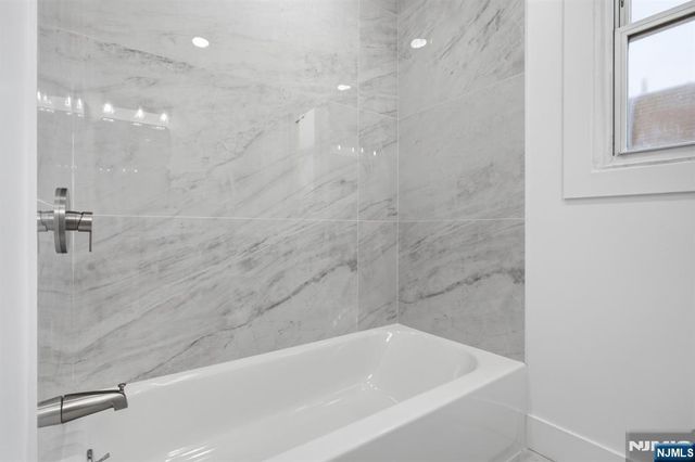 284 2nd Avenue, Newark, NJ 07107