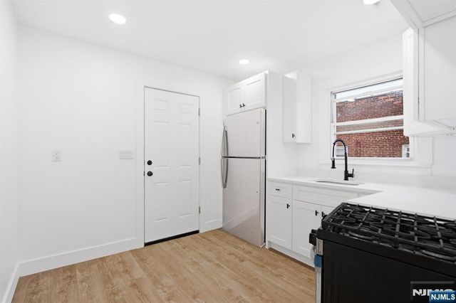 284 2nd Avenue, Newark, NJ 07107