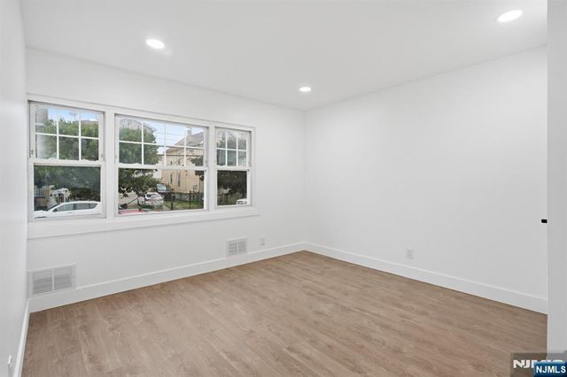 284 2nd Avenue, Newark, NJ 07107