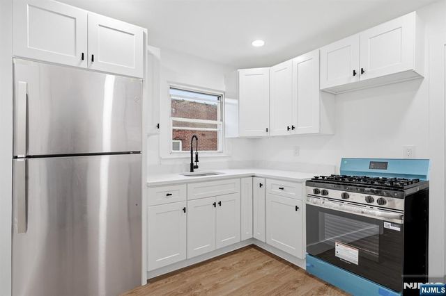 284 2nd Avenue, Newark, NJ 07107