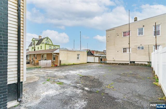 284 2nd Avenue, Newark, NJ 07107