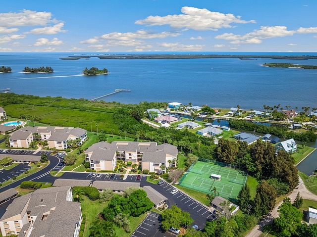 6165 S Mirror Lake Drive 106, Sebastian, FL 32958