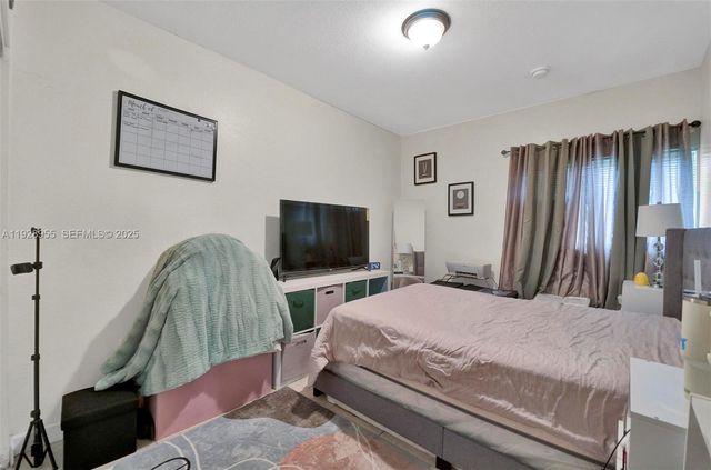 1910 NW 72nd St, Miami, FL 33147