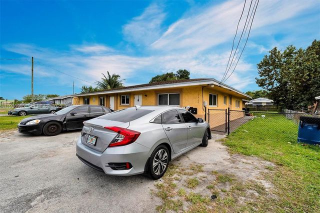 1910 NW 72nd St, Miami, FL 33147