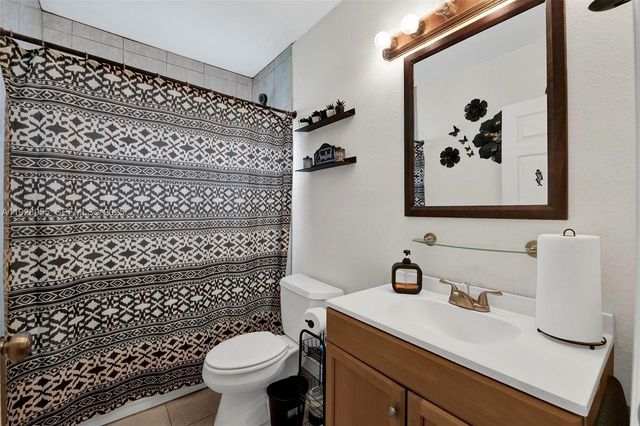 1910 NW 72nd St, Miami, FL 33147