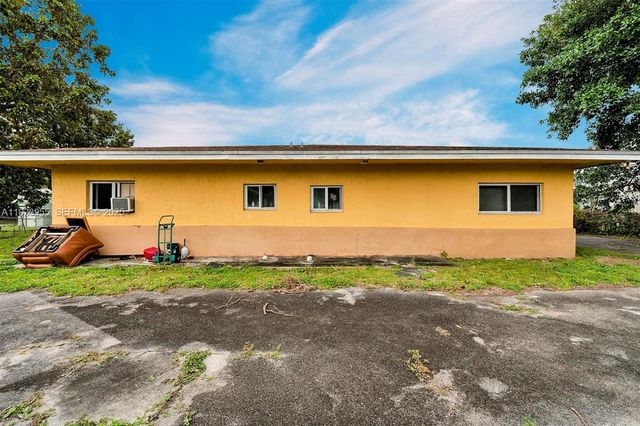 1910 NW 72nd St, Miami, FL 33147