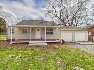 811 Virginia Avenue, Thomasville, NC 27360