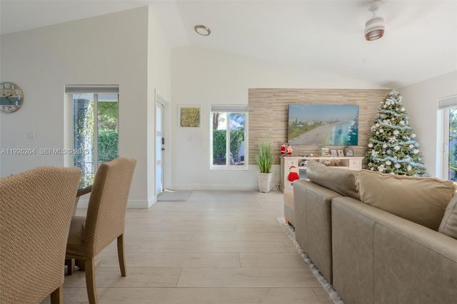 13950 Oaklawn Pl, Davie, FL 33325