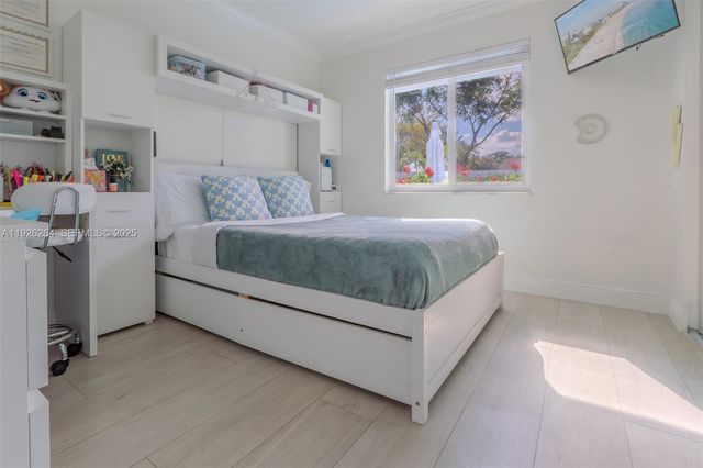 13950 Oaklawn Pl, Davie, FL 33325