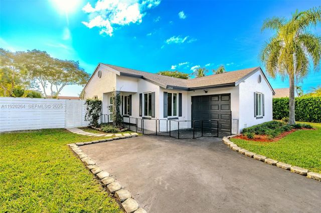 13950 Oaklawn Pl, Davie, FL 33325