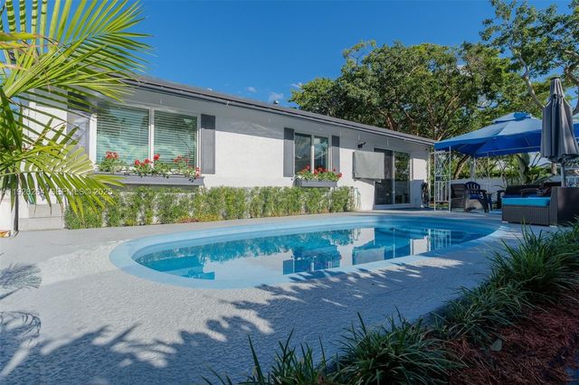 13950 Oaklawn Pl, Davie, FL 33325