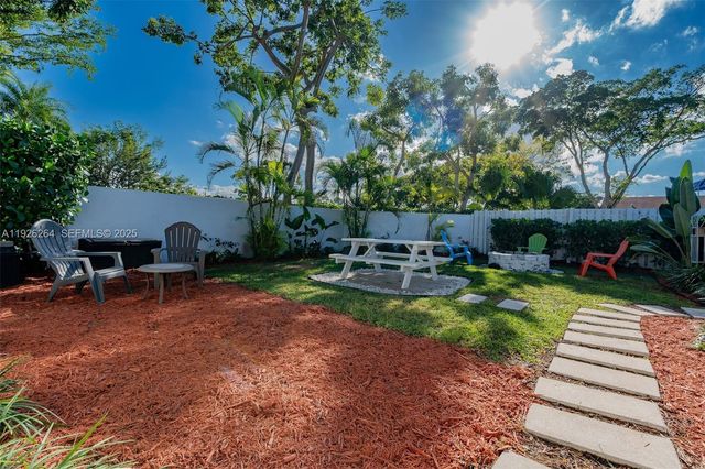 13950 Oaklawn Pl, Davie, FL 33325