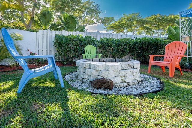 13950 Oaklawn Pl, Davie, FL 33325