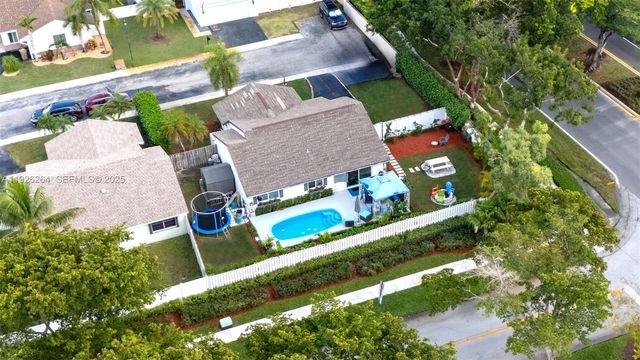 13950 Oaklawn Pl, Davie, FL 33325