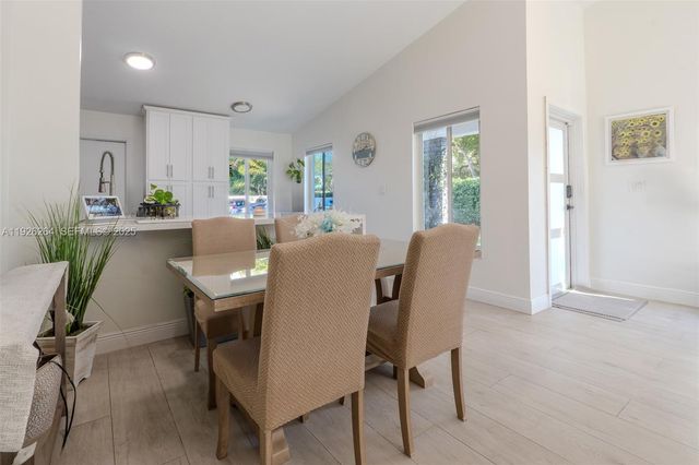 13950 Oaklawn Pl, Davie, FL 33325