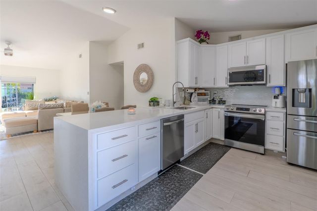 13950 Oaklawn Pl, Davie, FL 33325