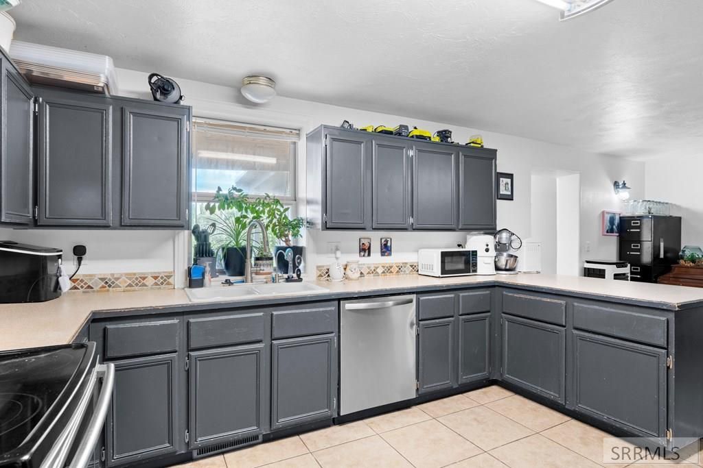 Image 15 of property listing at 1255 N 1100 E, Shelley, ID 83274