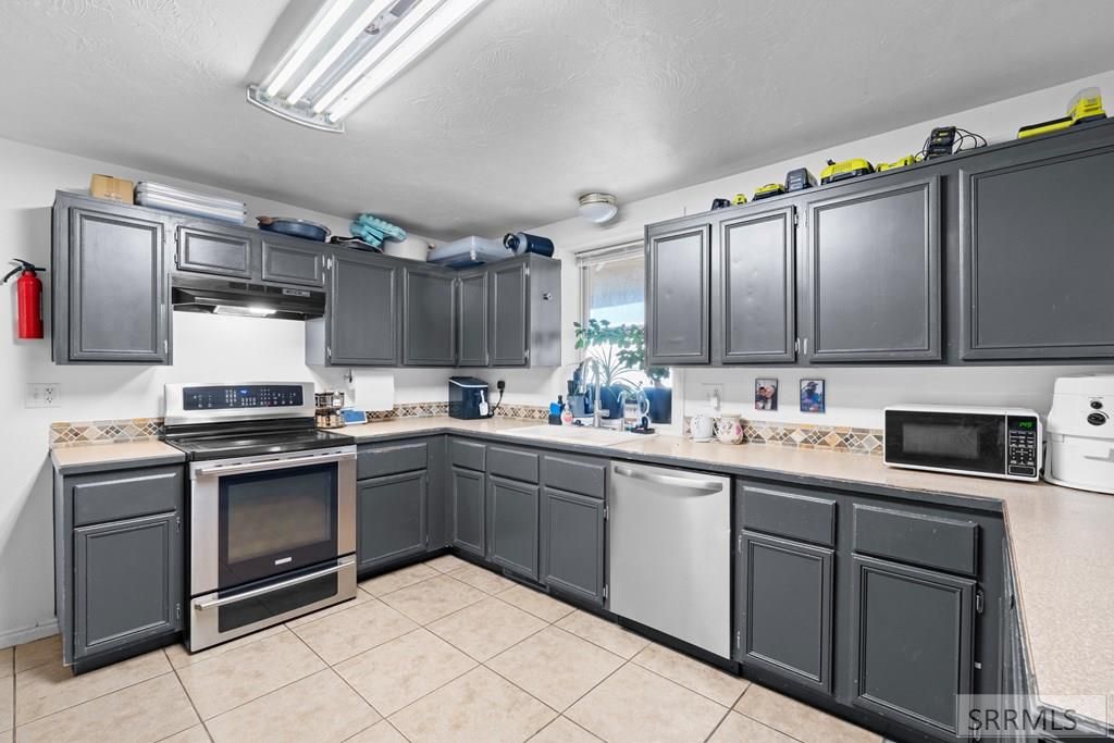 Image 2 of property listing at 1255 N 1100 E, Shelley, ID 83274