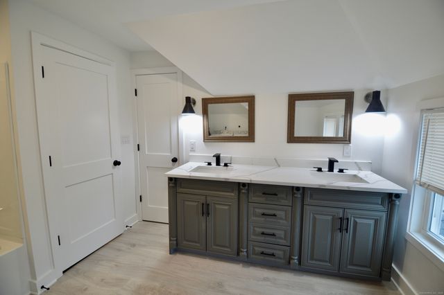 21 Nichols Street, Ansonia, CT 06401