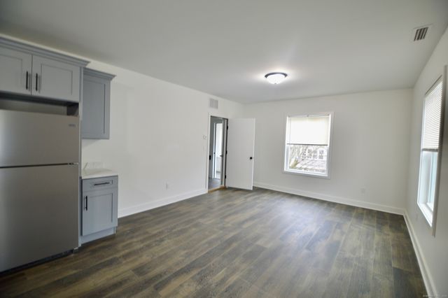 21 Nichols Street, Ansonia, CT 06401