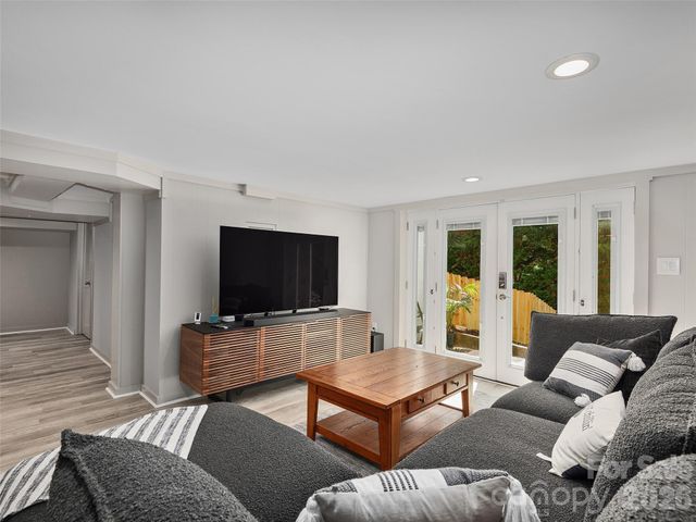 29 White Pine Drive, Asheville, NC 28805