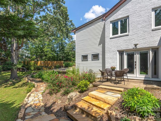 29 White Pine Drive, Asheville, NC 28805