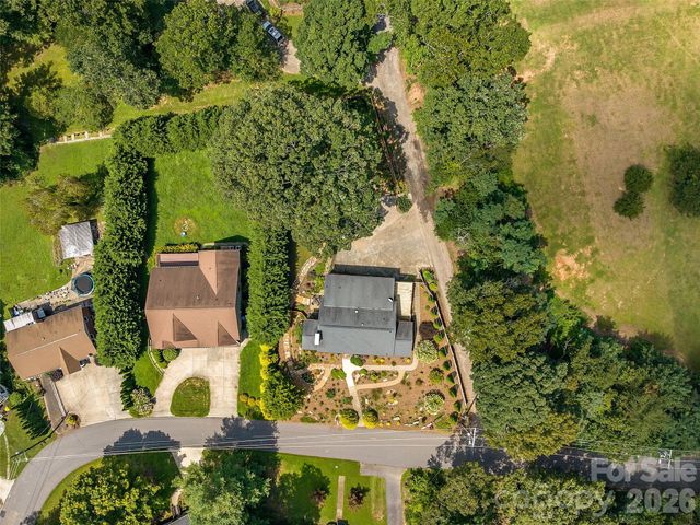 29 White Pine Drive, Asheville, NC 28805