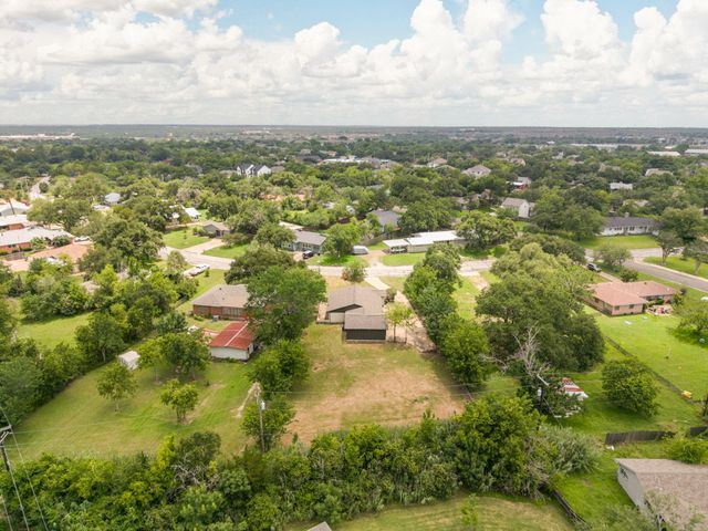 1005 Winding Road, College Station, TX 77840