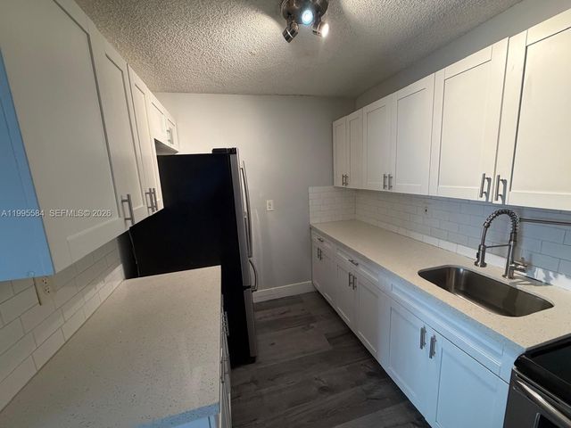 451 NE 207th Ln 102, Miami, FL 33179